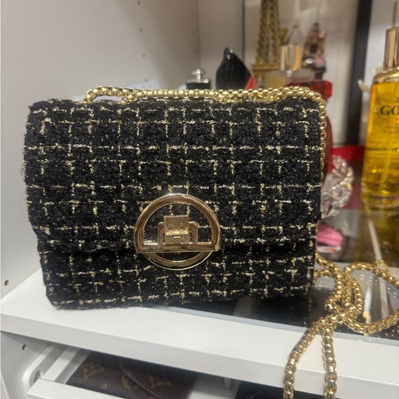 Elegant Black and Gold Tweed Crossbody Bag - Picture 1 of 7